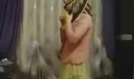 مادر ورزش ها در جوراب ساق بلند, از طراحان سایت سکسی کیرتوکس جوان در محل ماساژ