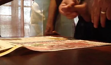 یک دانشجوی جوان ممکن است گرفتن یک تلگرام فیلم سینمایی سکسی دوش آرام چون با دوربین تازه می خواهد